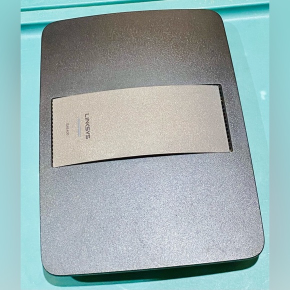 Linksys AC1600 Wi-Fi Wireless Dual-Band+Gigabit & USB Ports Smart App (EA6400) - Picture 8 of 8